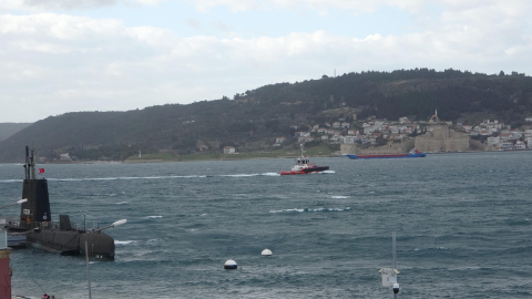 Çanakkale Boğazı fırtına nedeniyle çift yönlü trafiğe kapatıldı