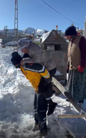 Kar kış demeden evlerdeki hastalara ulaşıyorlar (2)