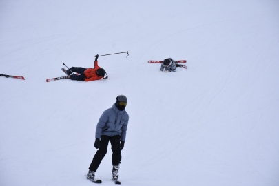 Yıldız Dağı Kayak Merkezi'nde hafta sonu pistler doldu