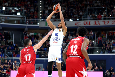 EA7 Emporio Armani Milan - Anadolu Efes: 87-74