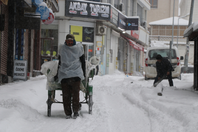 Van'da 287 yerleşim yeri ulaşıma kapandı; kar kalınlığı 30 santime ulaştı