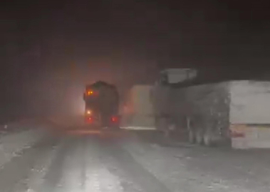 Kop Dağı geçidinde kar ve tipi etkili oldu,  Aşkale yoluna çığ düştü