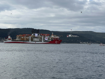 Yıldırım derin deniz sondaj gemisi, Çanakkale Boğazı’ndan geçti