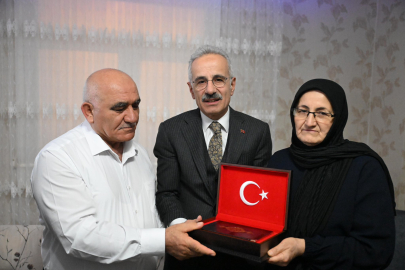 Bakan Uraloğlu'ndan şehit ailesine ziyaret