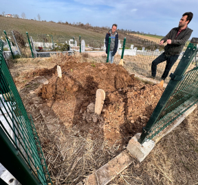 10 günlük yaşam savaşını yitiren Burcu, aynı kazada ölen babasının mezarının yanına defnedildi
