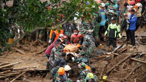 Endonezya'daki toprak kaymasında hayatını kaybedenlerin sayısı 53'e yükseldi