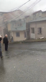 İstanbul- Arnavutköy’de iki katlı evde yangın: 2 kişi dumandan etkilendi