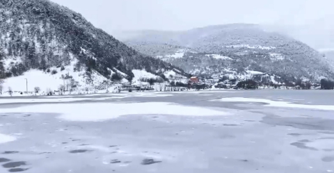 Buz tutan Çubuk Gölü, dronla görüntülendi