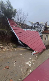 Aydın'da fırtına çatıyı uçurdu; 2 ev zarar gördü