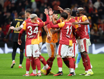 Galatasaray yenilmezlik serisini sürdürdü
