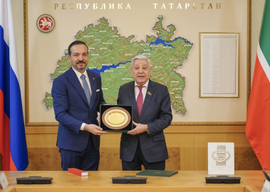 AK Parti’li Zorlu, Tataristan Devlet Konseyi Başkanı Mukhametshin ile görüştü