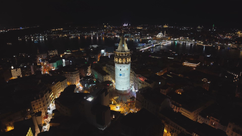 İstanbul - Kahramanmaraş depreminin yıl dönümü nedeniyle Galata Kulesi'ne video yansıtıldı
