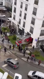 İstanbul - Büyükçekmece'de asansörlü nakliye kamyounu diş polikliniğine girdi  -2 / Ek bilgilerle