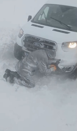 Sivas'ta tipide araçlarında mahsur kalanlar kurtarıldı