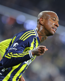 Fenerbahçe, Erzurumspor FK’yı ikinci yarıda bulduğu gollerle 3-1 mağlup etti