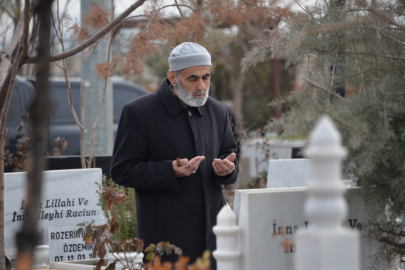 Diyarbakır'da depremde yaşamını yitirenler anıldı (2)