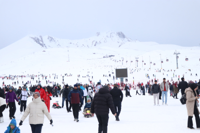 Erciyes'te hafta sonu yoğunluğu