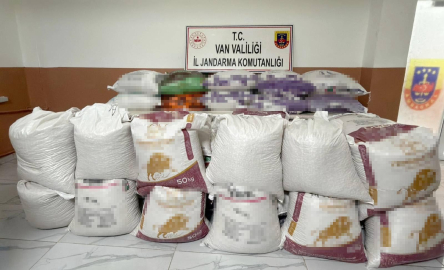 Van'da 3,5 milyon TL'lik gümrük kaçağı gıda maddesi ele geçirildi