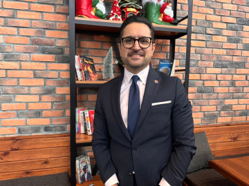 Okul müdürü makam odasını koridora taşıdı