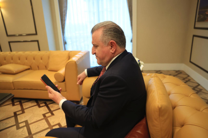 Bakan Bak, Kış Olimpiyat Oyunları’nda yarışacak milli sporcularla görüştü