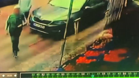 İstanbul- Sultangazi'de market sahibinin uyuduğunu gören çocuk sadaka kutusunu çaldı