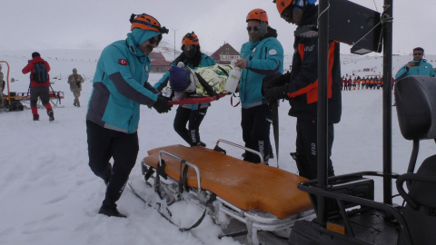 Hesarek Kayak Merkezi’nde arama-kurtarma tatbikatı