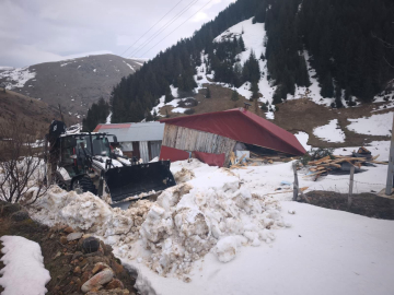 Ordu’da 2 bin 100 rakımlı obada evin üzerine çığ düştü