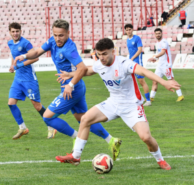 Balıkesirspor, 10 kişi kalan rakibine evinde teslim oldu