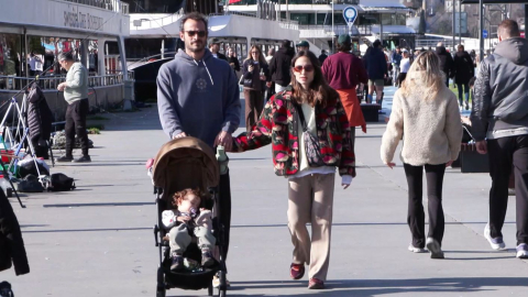 İstanbul - İstanbul’da güneşli havayı fırsat bilenler Bebek Sahili'ne akın etti