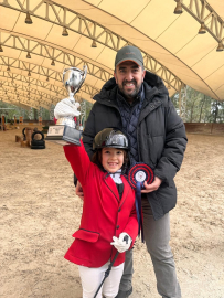 7 yaşındaki Yasmin, binicilik yarışmalarını ilk sırada tamamladı