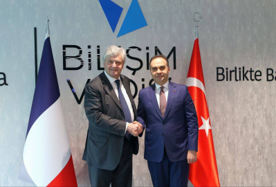 Bakan Kacır, Fransa Dış Ticaret Bakanı Forissier ile görüştü