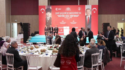 İstanbul - Vali Gül 'Büyük Aile Sofrası' iftar programında konuştu