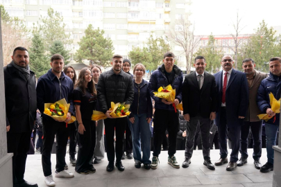 Zecorner Kayserisporlu futbolcular liselilerle söyleşide buluştu