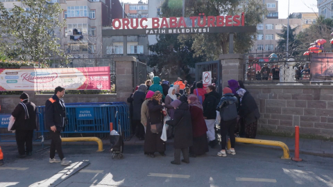 İstanbul - Ramazan ayının ilk gününde Oruç Baba Türbesi'nde yoğunluk yaşandı