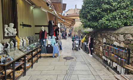 Antalya'nın tarihi ve turistik merkezi Kaleiçi'nde 'tente' krizi