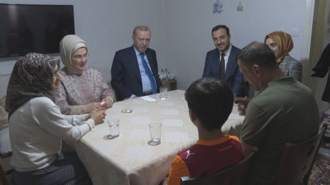 İstanbul - Cumhurbaşkanı Erdoğan, Kayacık ailesi ile iftar yaptı
