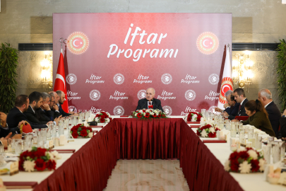 İstanbul - TBMM Başkanı Kurtulmuş, medya kuruluşlarının genel yayın yönetmenleriyle iftar programında bir araya geldi