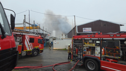 İstanbul- Eyüpsultan'da 3 iş yerinde yangın -1