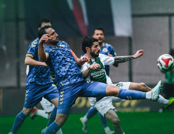 Menemen FK Play-Off'tan kopuyor