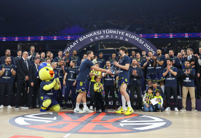 Fenerbahçe Beko kupasını aldı / Fotoğraf eklendi