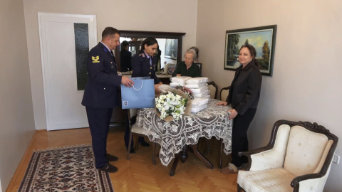 Hayırseverin ördüğü 195 boyunluk, Mehmetçik'e teslim edildi