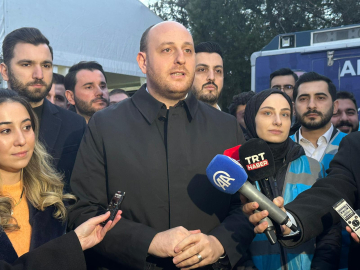 AK Parti’li Büyükgümüş, 'GençNokta' çadırında vatandaşlarla iftar yaptı