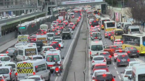 İstanbul - İstanbul'da trafik yoğunluğu yüzde 85'e ulaştı