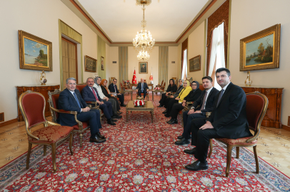 Yapay Zeka Araştırma Komisyonu raporunu, TBMM Başkanı Numan Kurtulmuş'a sundu