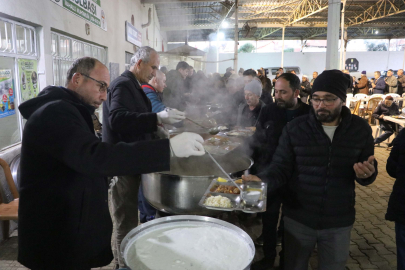 Bu mahallede ramazanda iftar yemeklerini erkekler hazırlıyor