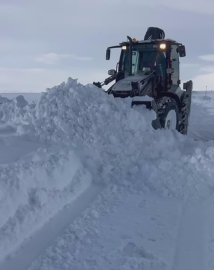 Kars'ta kardan kapanan 142 köy yolu ulaşıma açıldı
