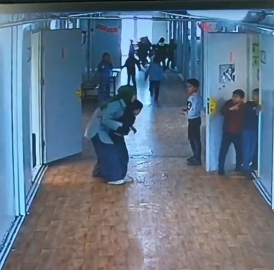 Soluk borusuna yiyecek kaçan öğrenciyi, öğretmeni Heimlich manevrasıyla kurtardı