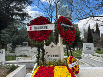 İstanbul- Gazeteci Çetin Emeç ölümünün 36’ıncı yılında mezarı başında anıldı