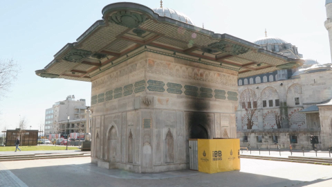 İstanbul- Tarihi Tophane Çeşmesi ateş yakılması sonucu zarar gördü