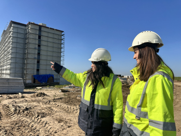 Şantiyenin kadın çalışanları, azimleriyle göz dolduruyor